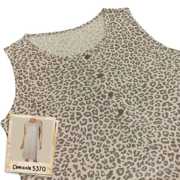 Camisón mujer juvenil sin mangas, estampado de leopardo en tonos beige y gris, marca LIN modelo 5370, 100% viscosa, fabricado en España.