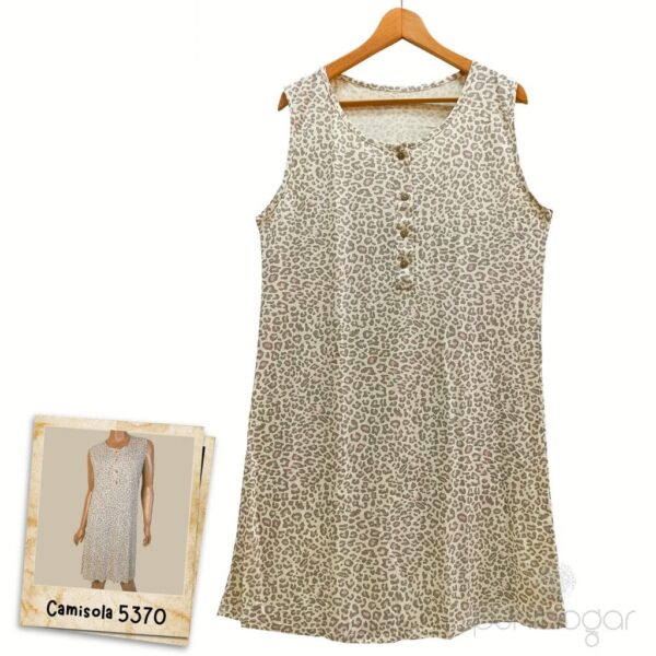 Camisón mujer juvenil sin mangas, estampado de leopardo en tonos beige y gris, marca LIN modelo 5370, 100% viscosa, fabricado en España.