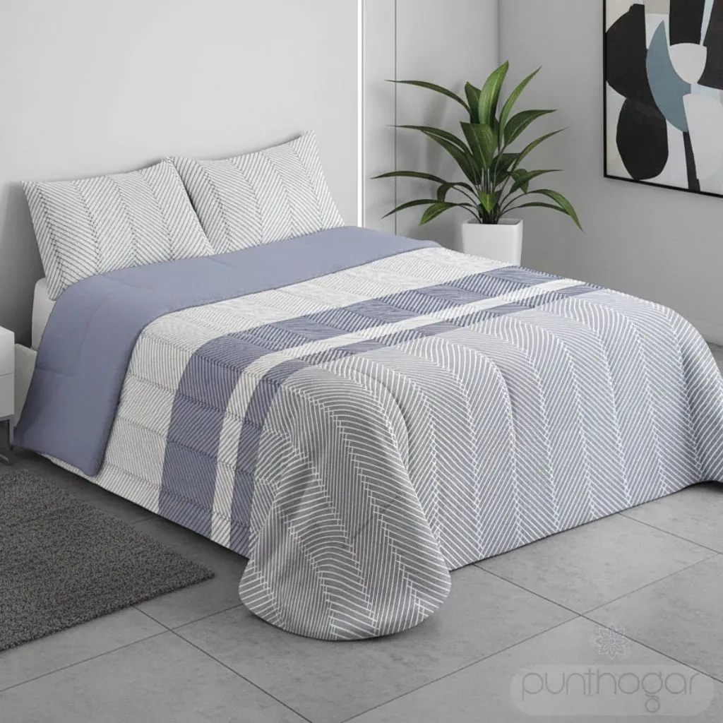 Edredón sherpa de invierno FRACTAL 7018 de la marca Trovador, con diseño geométrico en tonos grises y azules sobre una cama.